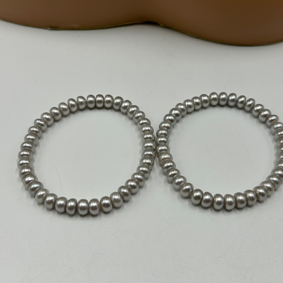 Honora Light Grey Cultured Pearl Stretch Bracelet Set (2 Pc) - Picture 2 of 2